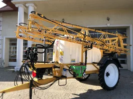 Opryskiwacze zaczepiane Boguslav - Titan 3000l 24m-28m Belka robocza